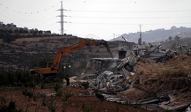 الاحتلال يهدم 45 مسكنا زراعيا في منطقة الطيبة شمال غربي الخليل