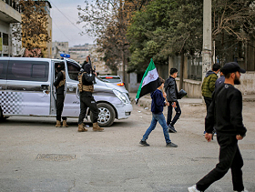 تقرير: العراق يمنح الإقامة لعشرات من ضباط النظام السوري المخلوع ويُعتقد أن بعضهم من أُسرة بشار الأسد