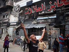 تخوفات من مجاعة: نفاد الدقيق والسولار يوقف المخابز في قطاع غزة والاحتلال يواصل حصاره المشدد