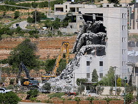 نحو 6 آلاف عملية هدم بالضفة منذ 7 أكتوبر.. الاحتلال يهدم بناية سكنية في زعترة