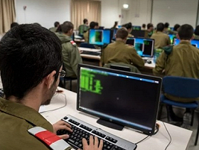 مئات ضباط الاحتياط بشعبة الاستخبارات الإسرائيلية يطالبون بوقف الحرب وتبادل الأسرى