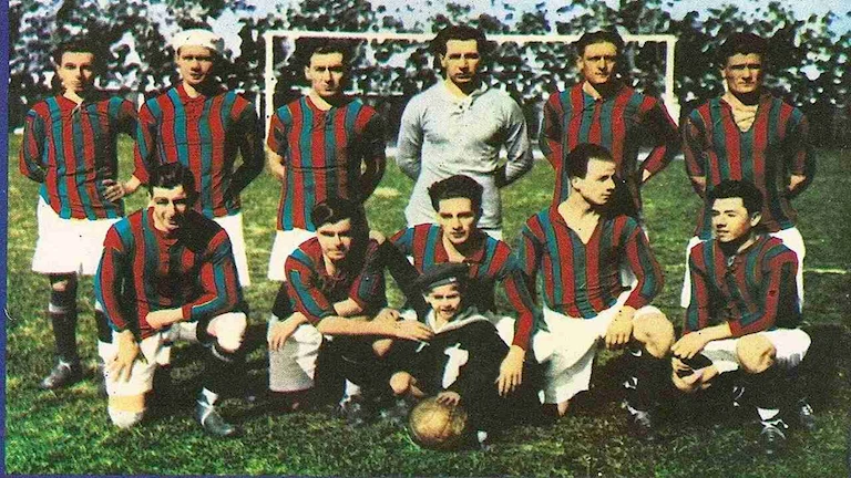 فريق سان لورينزو الذي فاز بأول لقب له في الدوري الممتاز عام 1923