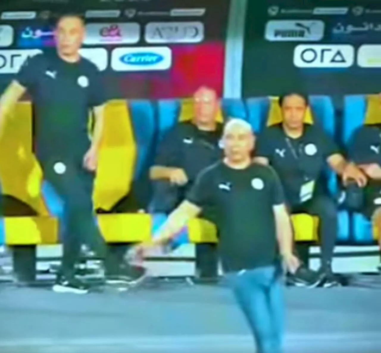 لقطة متطابقة لحسام وإبراهيم حسن في مباراة بوركينا فاسو (3)